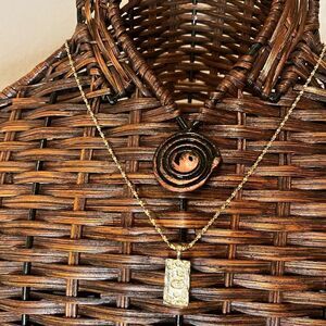 Gold tone 100 dollar bill pendant on vintage American showcase gold tone chain